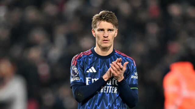 Deväť hráčov vynechalo druhý zápas Ligy majstrov Arsenal vs Leverkusen Martina Odegaarda čakajú preteky o to, aby bol schopný čeliť Bayeru Leverkusen.