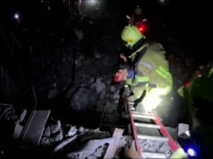 Dieťa medzi tými, ktorí prežili, vytiahli z trosiek americko-izraelského útoku v Iráne | Newsfeed Dieťa medzi tými, ktorí prežili, vytiahli z trosiek americko-izraelského útoku v Iráne | Newsfeed