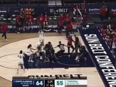 Divoké ženy v boji zblízka opúšťajú rozhodcu zranených, pretože osem hráčok je vylúčených z turnaja Do konca štvrtej štvrtiny zostávalo menej ako šesť minút, keď Cordasia Harris z Južnej Alabamy a Tracey Hueston z Coastal Carolina začali bojovať pod košom v Pensacole.