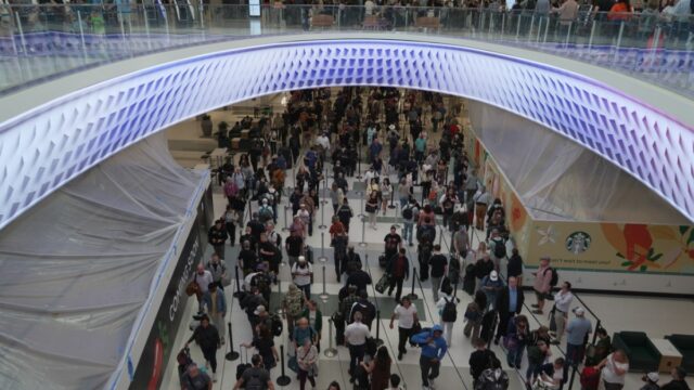 Dlhé rady, neplatení pracovníci TSA: Odborníci tvrdia, že systém leteckej dopravy v USA je v kríze | Cestovateľské novinky
