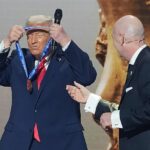 Donald Trump, ktorý si vlani v decembri prevzal cenu za mier od prezidenta FIFA Gianniho Infantina, trvá na tom, že mu „je jedno“, či Irán bude hrať na majstrovstvách sveta.