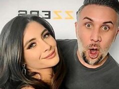 Dospelá hviezda so súkromnými časťami v hodnote 1 milión dolárov sa otáča na futbalovom zápase Keiran Lee