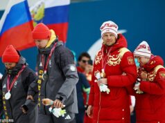 Dráma na zimných paralympijských hrách, keď nemeckí strieborní medailisti spúšťajú pódiový protest proti ruským rivalom skrytým gestom Nemeckí bežci na lyžiach porazili svojich ruských súperov počas utorkového medailového ceremoniálu na zimnej paralympiáde