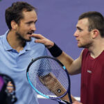 Draper zbitý po kontroverznej prekážke