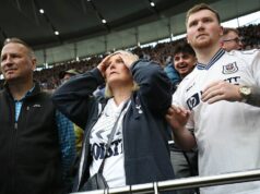 Drzá ponuka mimoligového klubu držiteľom permanentiek na Tottenham Hotspur Fanúšikovia Tottenhamu prežili po svojom klube mizernú sezónu