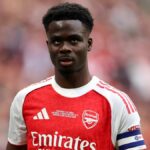 Bukayo Saka sa pozerá