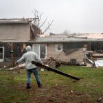 Dvaja ľudia zahynuli, keď sa tornáda prehnali stredozápadom USA v poslednom extrémnom počasí | Správy o počasí