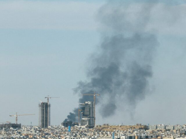 Dvaja zabití v Saudskej Arábii po páde „projektilu“ na obytnú budovu | Americko-izraelská vojna proti Iran News
