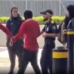 Afsaneh Chatrenoor je ťahaný smerom k čakajúcemu autobusu jedným iránskym hráčom, ďalší tesne za ním, keď 27-ročného mladíka ťahajú, aby nakoniec chytil lietadlo z Austrálie.