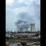 Dym stúpa po iránskom raketovom útoku na izraelskú ropnú rafinériu v Haife | Ropa a plyn