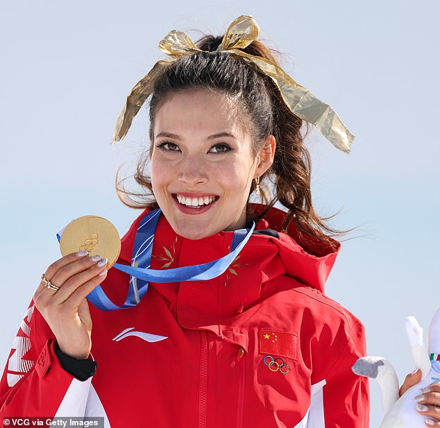 Eileen Gu vracia úder JD Vanceovi, keď odhaľuje, prečo sa Rozhodnutie Eileen Gu lyžovať pre Čínu bolo v Spojených štátoch dôkladne preskúmané