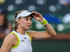 Elena Rybakina porazila Elinu Svitolinovú a postúpila do finále Indian Wells Elena Rybakina si po rozcvičke s Elinou Svitolinovou na semifinálový zápas na turnaji BNP Paribas Open v Indian Wells v Kalifornii v piatok 13. marca 2026 upravila šilt.