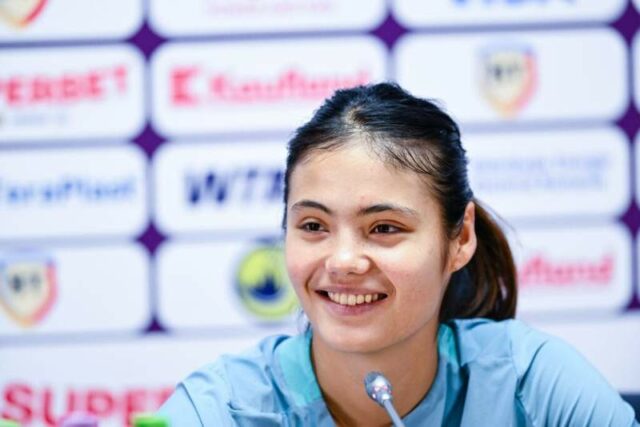 Emma Raducanu povedala, aby nasledovala cestu Aryny Sabalenkovej, ak sa Foto Flaviu Buboi/NurPhoto cez Getty Images