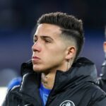 LONDÝN, ANGLICKO - 17. marca: Enzo Fernández z Chelsea po porážke svojich tímov 3:0 počas zápasu osemfinále 2. kola Ligy majstrov UEFA 2025/26 medzi FC Chelsea a FC Paris Saint-Germain na Stamford Bridge 17. marca 2026 v Londýne v Anglicku. (Foto: Robin Jones/Getty Images)