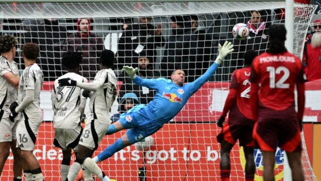 Eric Maxim Choupo-Moting skóroval neskoro, keďže Red Bulls ťahal Toronto Eric Maxim Choupo-Moting skóroval neskoro, keďže Red Bulls ťahal Toronto FC