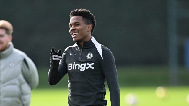 Estevao Willian z Chelsea počas tréningu na Chelsea Training Ground 9. februára 2026 v Cobhame v Anglicku