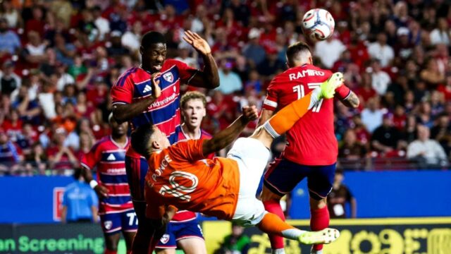 FC Dallas prekonal Houston s neskorým víťazom v texaskom súboji
