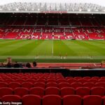 Dlhoročného fanúšika Manchestru United (76) vyhodili zo sedadla, ktoré mala jeho rodina už 77 rokov.