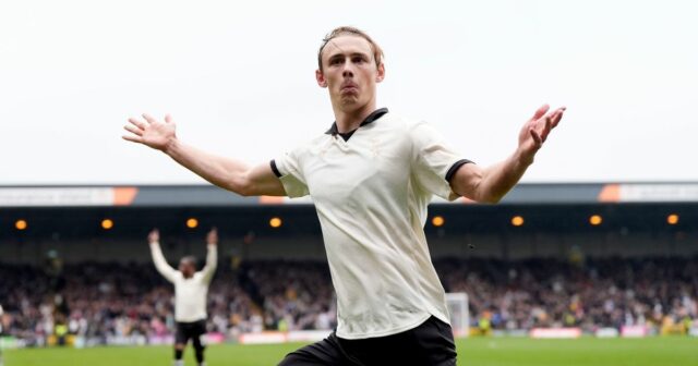 Ben Waine z Port Vale oslavuje skórovanie proti Sunderlandu