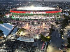 Fanúšik zomrel na štadióne majstrovstiev sveta v prvom zápase od znovuotvorenia po jeseni, keď sa pred súbojom Mexika s Portugalskom „pokúsil preskočiť medzi vrstvami“ Na ikonickom štadióne Azteca v Mexico City v sobotu večer tragicky zahynul futbalový fanúšik