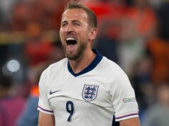 Fanúšikovia Anglicka čelia na najznečisťujúcejšom Svetovom pohári lietaniu „na pol zemegule“. Fanúšikovia Anglicka oslavujú víťazstvo