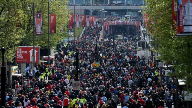 Fanúšikovia Arsenalu a Manchestru City smerujú do Wembley