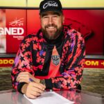 Travis Kelce konečne dal pero na papier o novej zmluve s Kansas City Chiefs