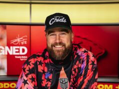 Fanúšikovia Chiefs boli ohromení, keď Travis Kelce podpísal TROJROČNÚ zmluvu, že zostane s Kansas City, kým nebude mať takmer 40 rokov Travis Kelce konečne dal pero na papier o novej zmluve s Kansas City Chiefs