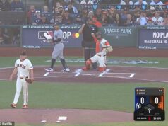 Fanúšikovia Yankees a Giants sa vo vysielaní Dňa otvorenia Netflixu zamerali na „strašný“ a „dráždivý“ bug Fanúšikovia boli naštvaní chybou skóre v pravom dolnom rohu obrazovky