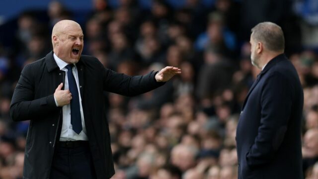 Sean Dyche a Ange Postecoglou v zápase Everton vs Spurs v roku 2024