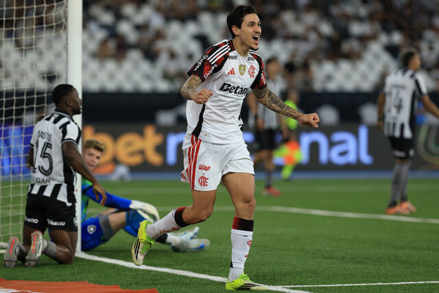 📹 Fla thrash Botafogo ako hodinky Ancelotti, hitová forma v Download app from appStore