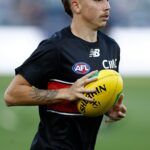 Hráč St Kilda Lance Collard (na obrázku) má problémy za údajné použitie homofóbnej nadávky počas zápasu menej ako dva roky po tom, čo si odpykal trest na šesť zápasov za rovnaký priestupok.