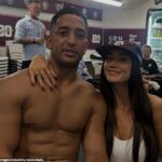 Footy hviezda Brandon Wakeham je na fotke so svojou manželkou Madelyn po tom, čo v nedeľu prehral Manlyho s Newcastlom. Bolo to prvýkrát, čo hral v NRL, odkedy ho v roku 2024 zasiahli vážne obvinenia z drog