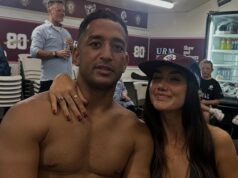 Footy star, ktorý čelil možnému doživotiu vo väzení, sa konečne vracia do NRL po tom, čo boli stiahnuté všetky obvinenia proti nemu: „Tak hrdý na tohto muža“ Footy hviezda Brandon Wakeham je na fotke so svojou manželkou Madelyn po tom, čo v nedeľu prehral Manlyho s Newcastlom. Bolo to prvýkrát, čo hral v NRL, odkedy ho v roku 2024 zasiahli vážne obvinenia z drog