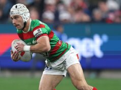 Footy star sa bojí, že ho fanúšikovia pošliapu, keď sa NRL snaží potlačiť obrovskú hrozbu invázie na ihrisko Krajný obranca South Sydney Jye Gray sa obáva, že by ho mohli pošliapať fanúšikovia, ktorí túžia osláviť hroziaci rekord Alexa Johnstona v skórovaní v NRL.