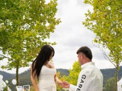 Footy star sa zasnúbil s dcérou jedného z najväčších austrálskych športovcov všetkých čias Hviezda Newcastle Knights Bradman Best je na obrázku, ako navrhuje Kayle Fenech