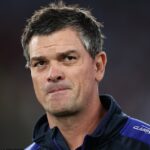 Tréner Bulldogs Cameron Ciraldo vyzval, aby sa na štadióne GIO v Canberre podrobil facelift po tom, čo sa mu vo štvrtok večer v starnúcej aréne rozbilo sklo na ruke.