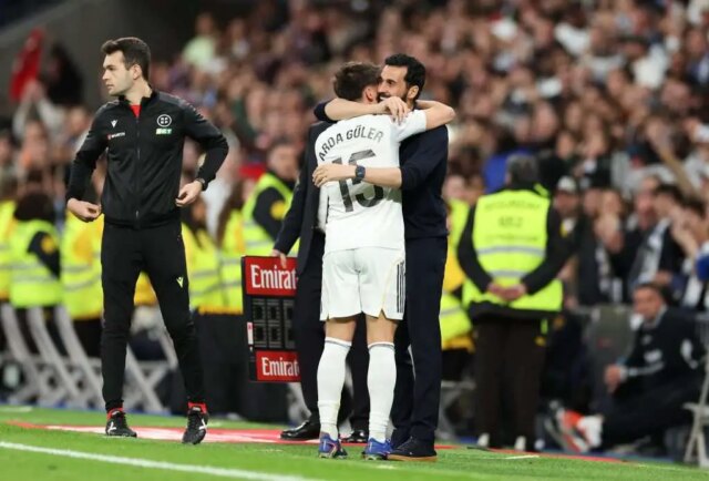 Foto: Reakcia šéfa Realu Madrid Arbeloa na moment mágie Arda Foto: Reakcia šéfa Realu Madrid Arbeloa na moment mágie Arda Gülera vs Elche