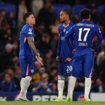 Hráči Chelsea reagujú proti PSG