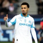 Ethan Nwaneri z Marseille počas futbalového zápasu Ligue 1 McDonald's medzi Paris FC (PFC) a Olympique de Marseille (OM) na Stade Jean Bouin