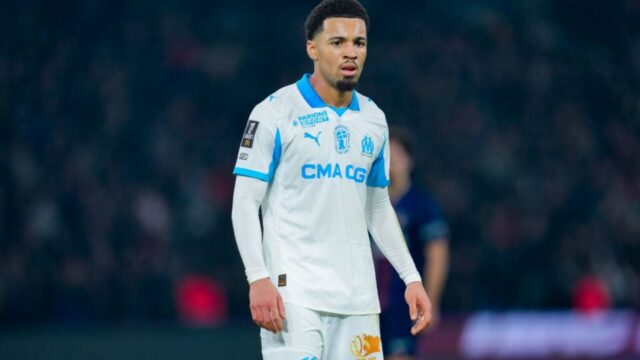 Francúzske médiá reagujú silne, keď Ethan Nwaneri asistuje Pierre-Emerick Aubameyang vs Lyon
