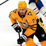 Hviezda Pittsburghu Penguins Evgeni Malkin bol vylúčený za šokujúci zásah do súpera