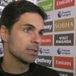 Eberechi Eze z Arsenalu vyzerá skľúčene po prvom góle Chelsea, vlastnom góle Piera Hincapieho z Arsenalu, počas zápasu Premier League medzi Arsenalom a Chelsea na Emirates Stadium 1. marca 2026 v Londýne v Anglicku.