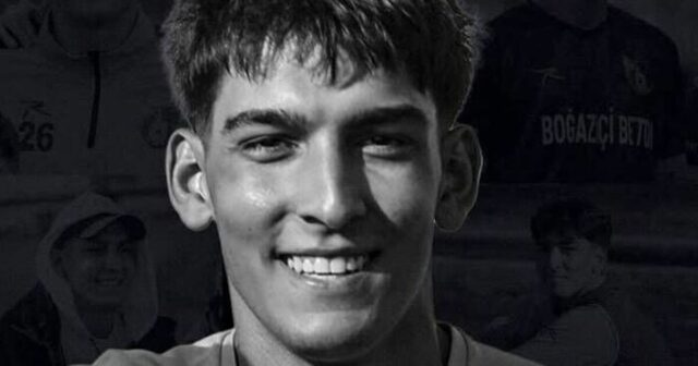 Futbalista, 20, zomrel po dlhom boji s rakovinou, keď sa hrnuli pocty | Futbal | Šport
