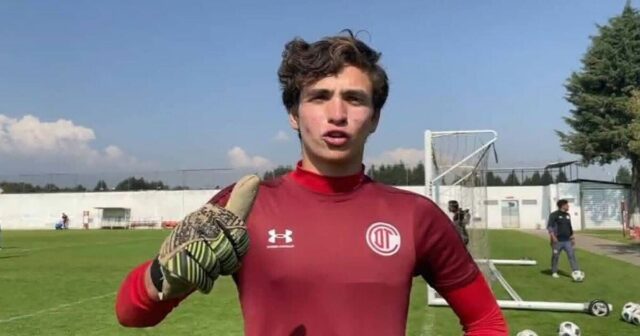 Futbalista, 22, zomiera niekoľko dní po svojich narodeninách, keď sa naňho valia pocty | Futbal | Šport
