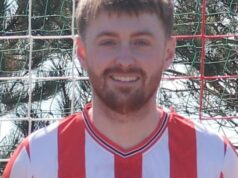 Futbalista (25) zahynul pri autonehode, keď si zlomená rodina vymieňala emocionálnu poctu Futbalista (25) zahynul pri autonehode, keď si zlomená rodina vymieňala emocionálnu poctu