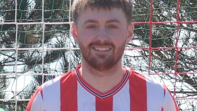 Futbalista (25) zahynul pri autonehode, keď si zlomená rodina vymieňala Futbalista (25) zahynul pri autonehode, keď si zlomená rodina vymieňala emocionálnu poctu