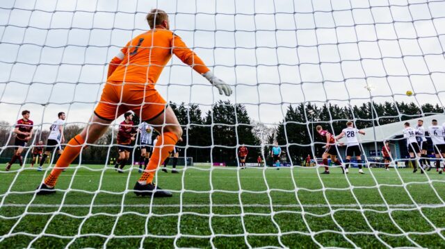 Vo Švédsku bol zastrelený brankár