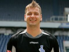 Futbalista zomrel po neslávnom incidente, ktorý zničil kariéru, keď ikona Prem vzdáva hold Futbalista zomrel po neslávnom incidente, ktorý zničil kariéru, keď ikona Prem vzdáva hold