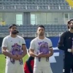 Futbalisti Iránu posielajú úprimný odkaz o bombovom útoku na školu v USA s dojímavým gestom | Futbal | Šport